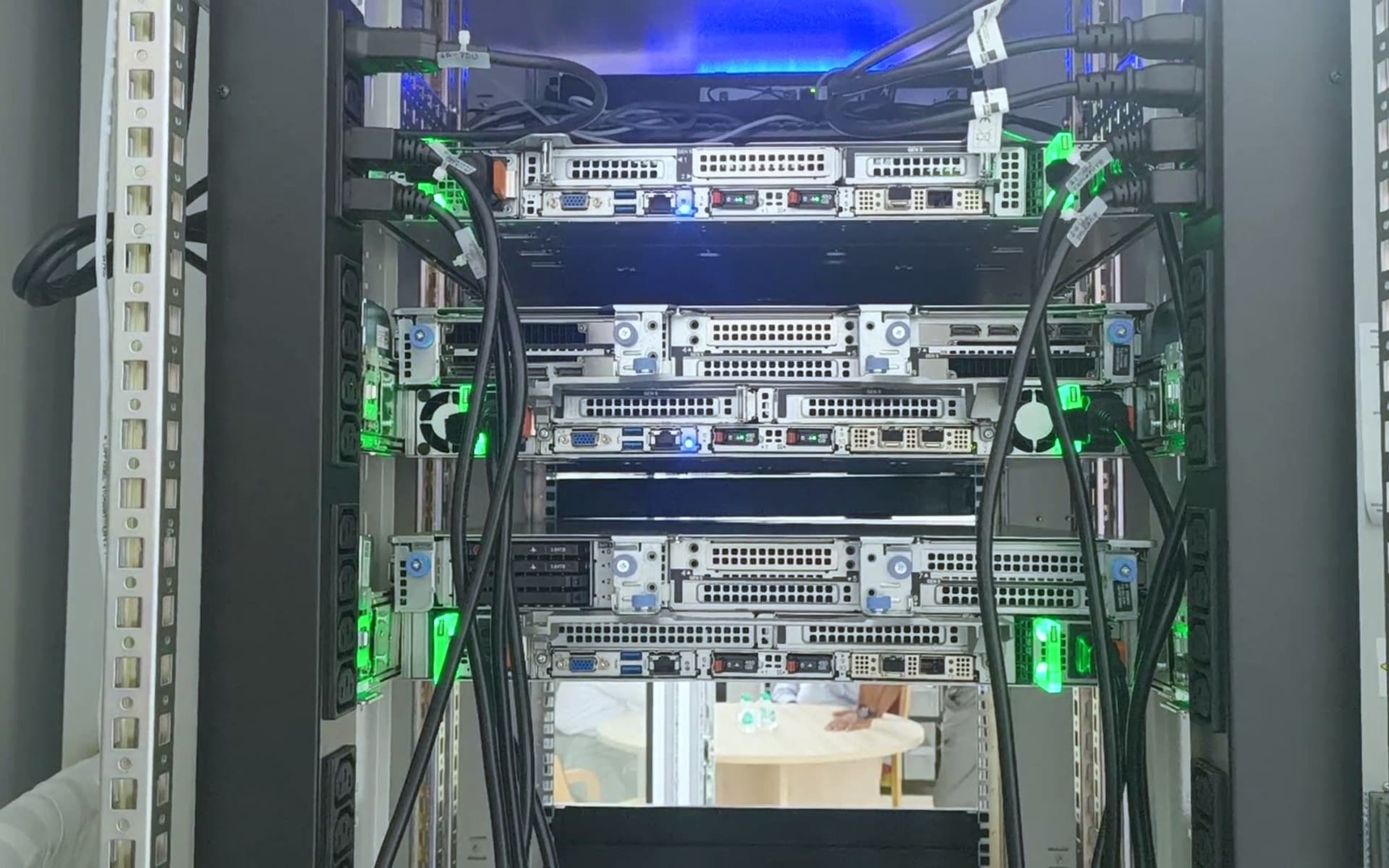 High-radix RoCEv2 optical interconnect backplane for distributed weights