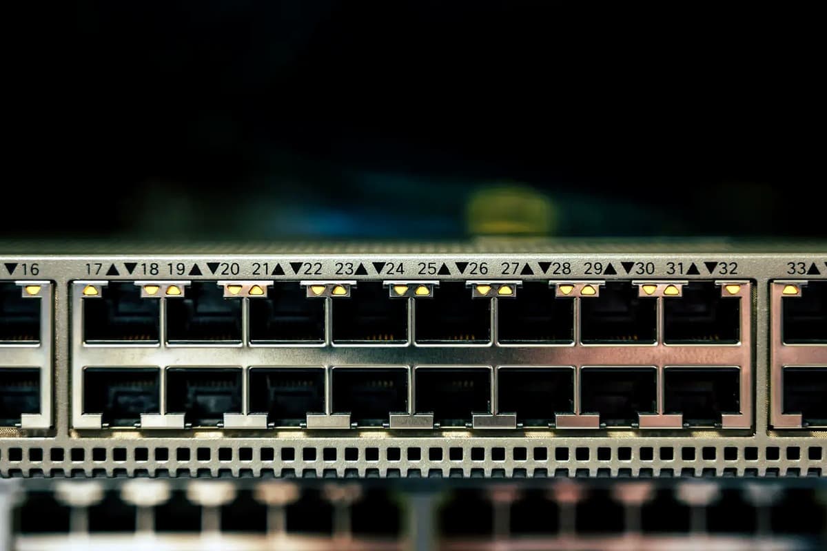 Patch panel and structured cabling in a commissioned rack
