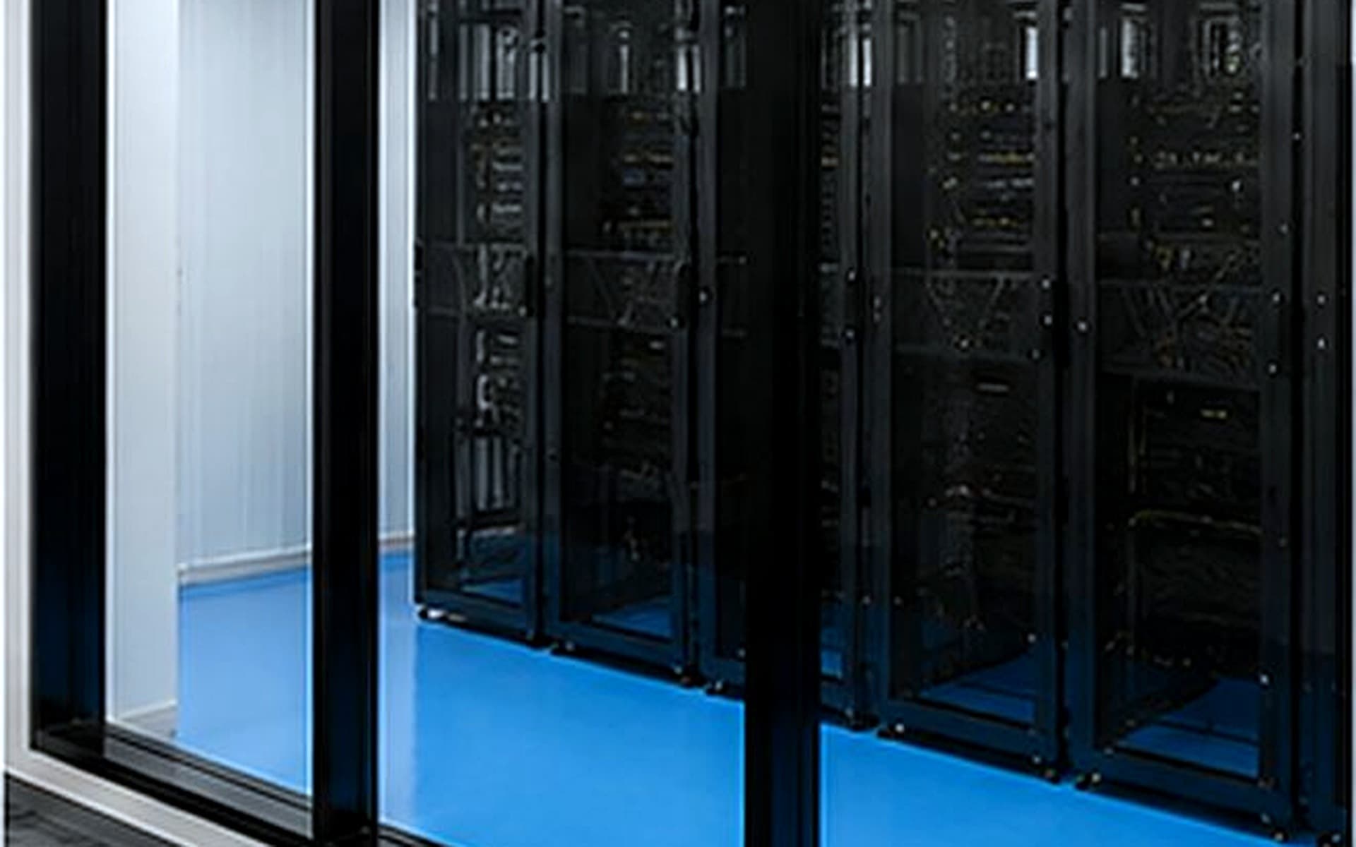 Colocation data centre with multiple tenant cages