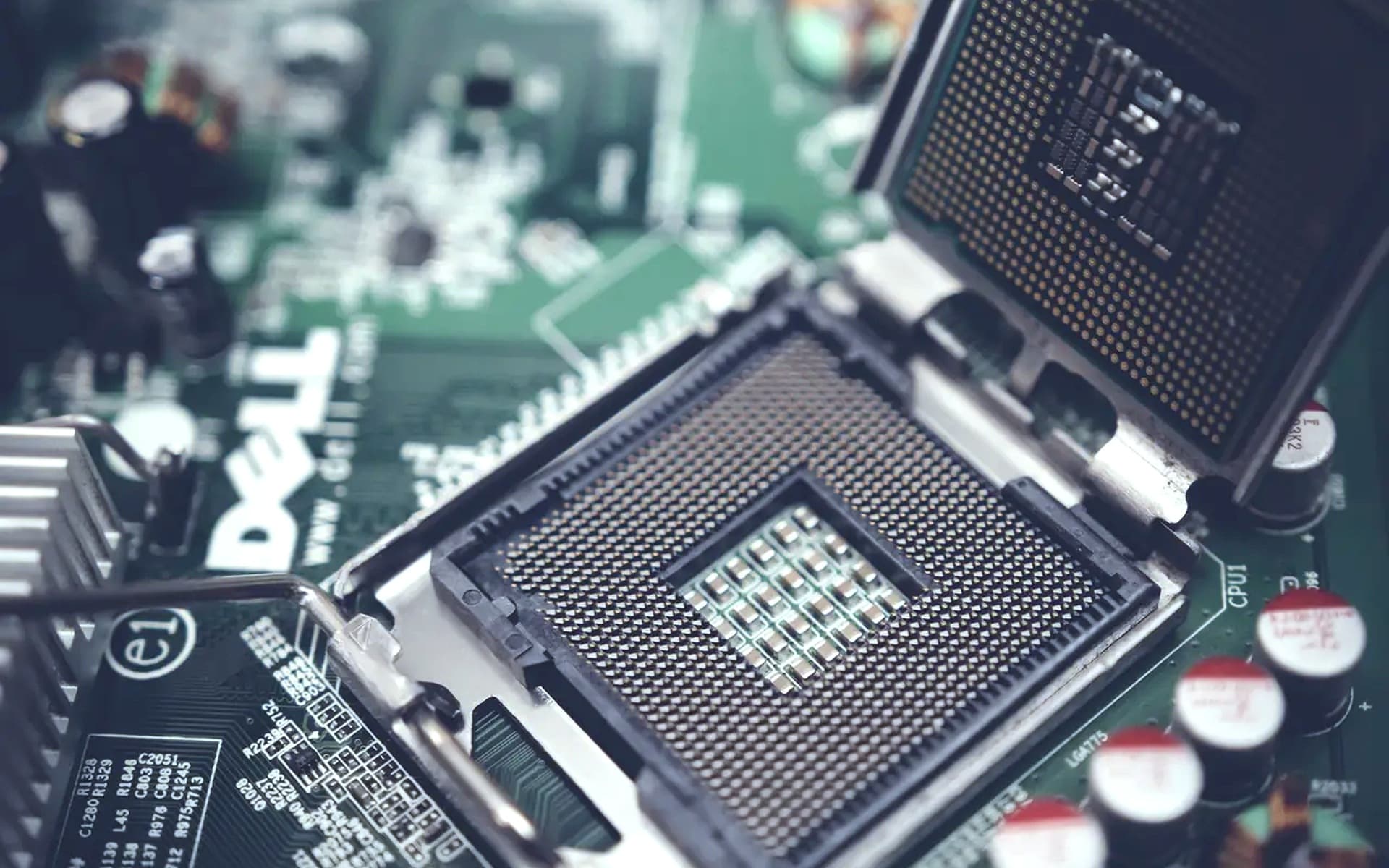 Direct-to-chip liquid cooling manifolds on high-density compute blades